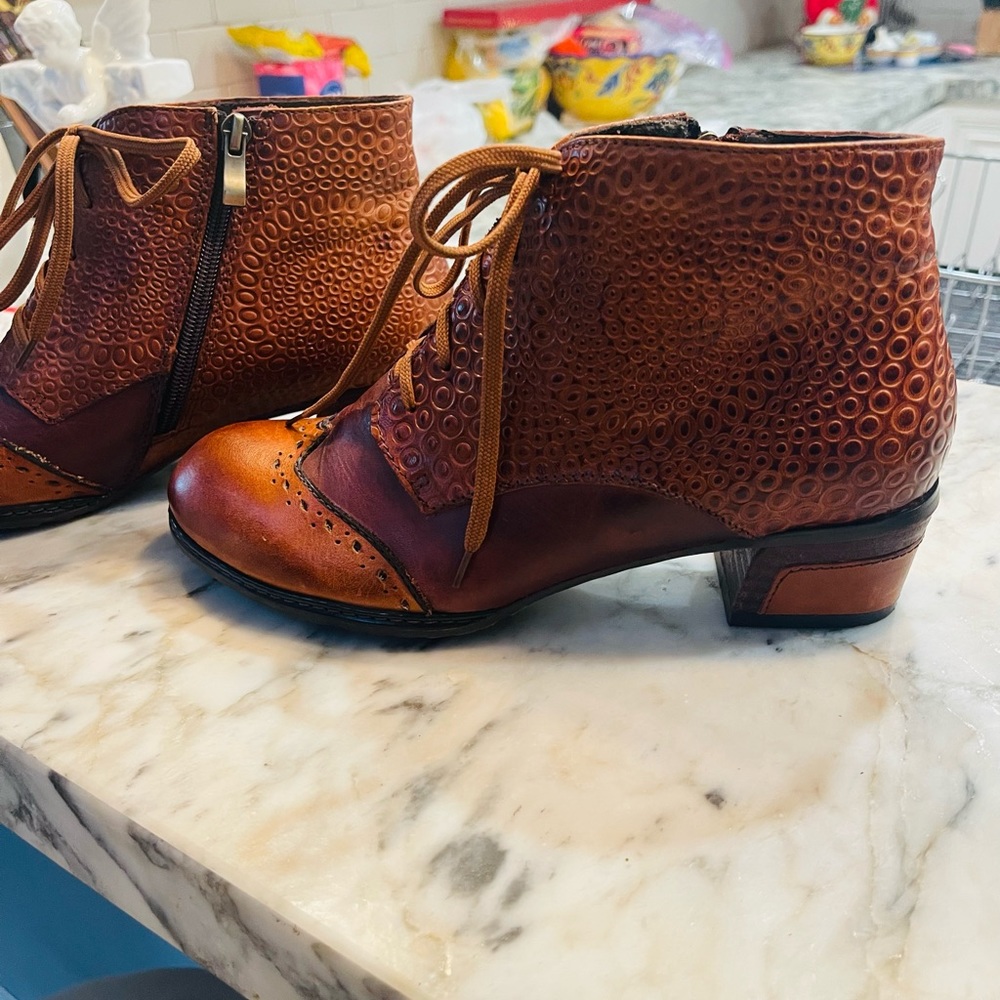 L’Artiste Spring Step Booties - Picture 4 of 6
